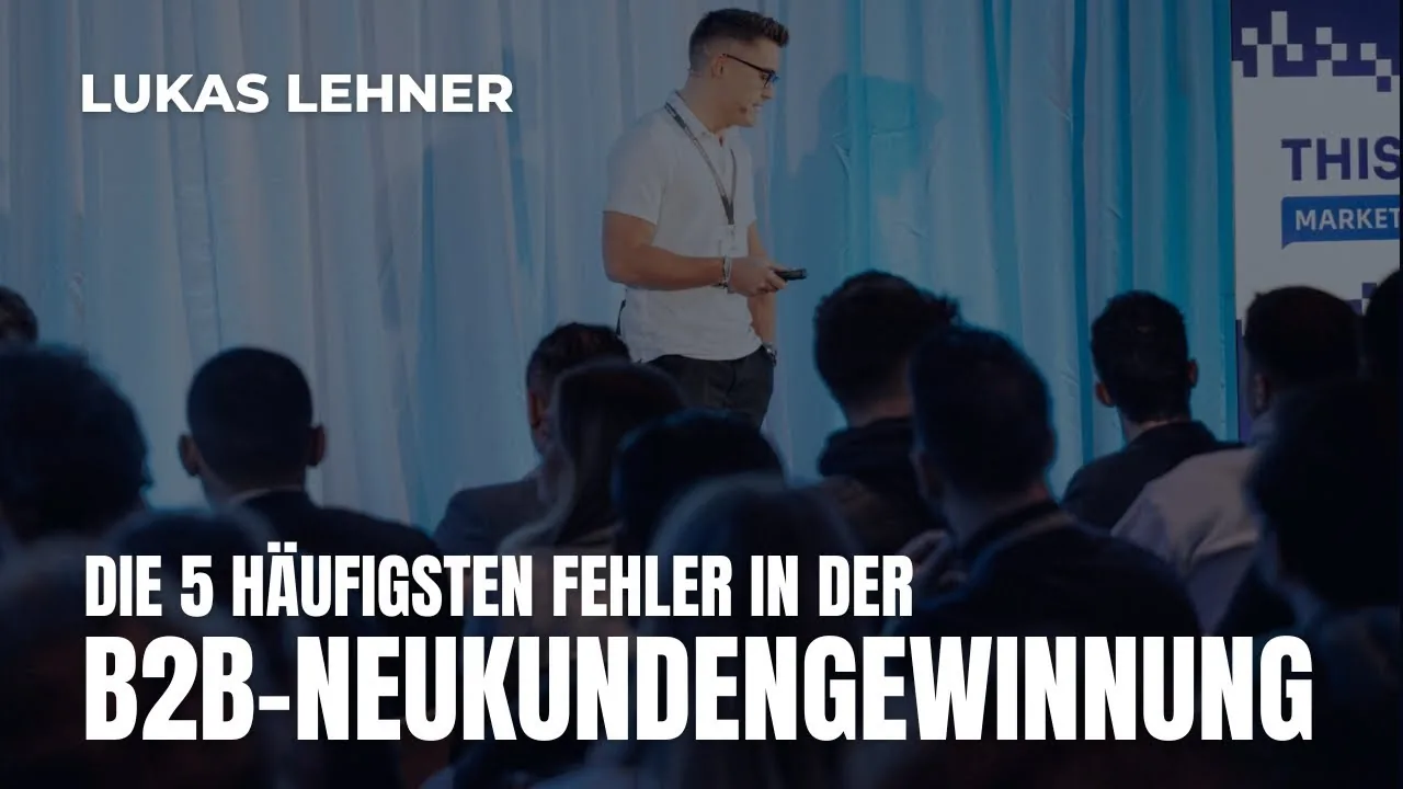 Lukas Lehner auf der Bühne bei This is Marketing, Vortrag: Die 5 häufigsten Fehler in der B2B-Neukundengewinnung